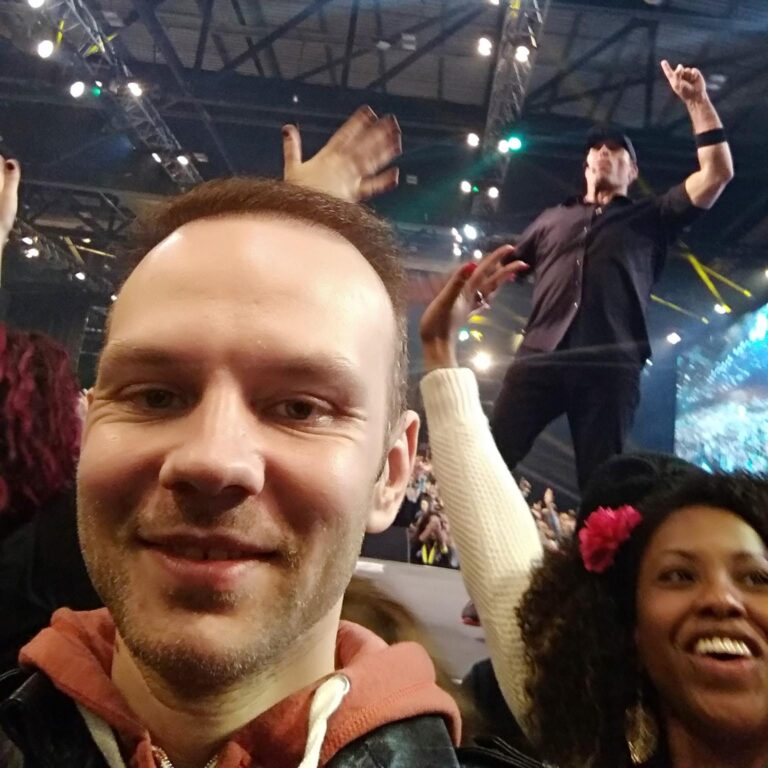 Tony Robbins square